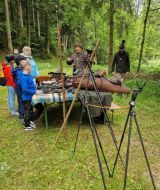 2025.05.23_-_0006_-_Volksschulkinder_mit_Jaegern_im_Revier